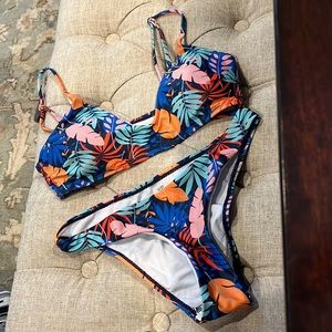 NWT Shein bikini size Small
